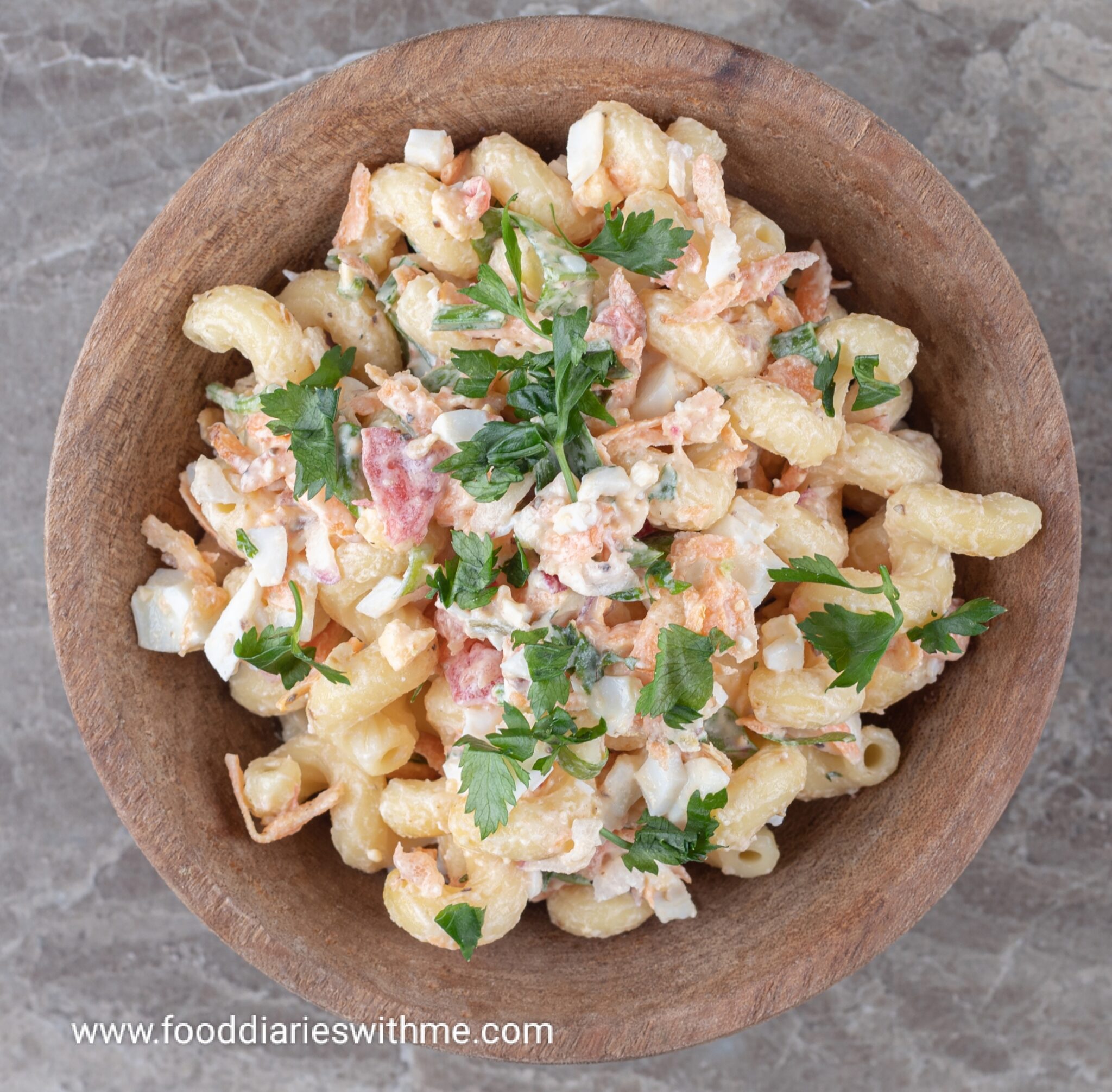 “Salmon Macaroni Salad: The Perfect Blend of Freshness and Comfort”