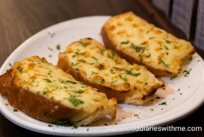 Thumbnail for Your Guide to Gooey Garlic Cheesy Bread with a Crispy Crust :